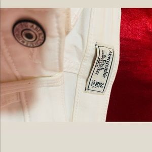 Super cute Ankle embroidery jeans